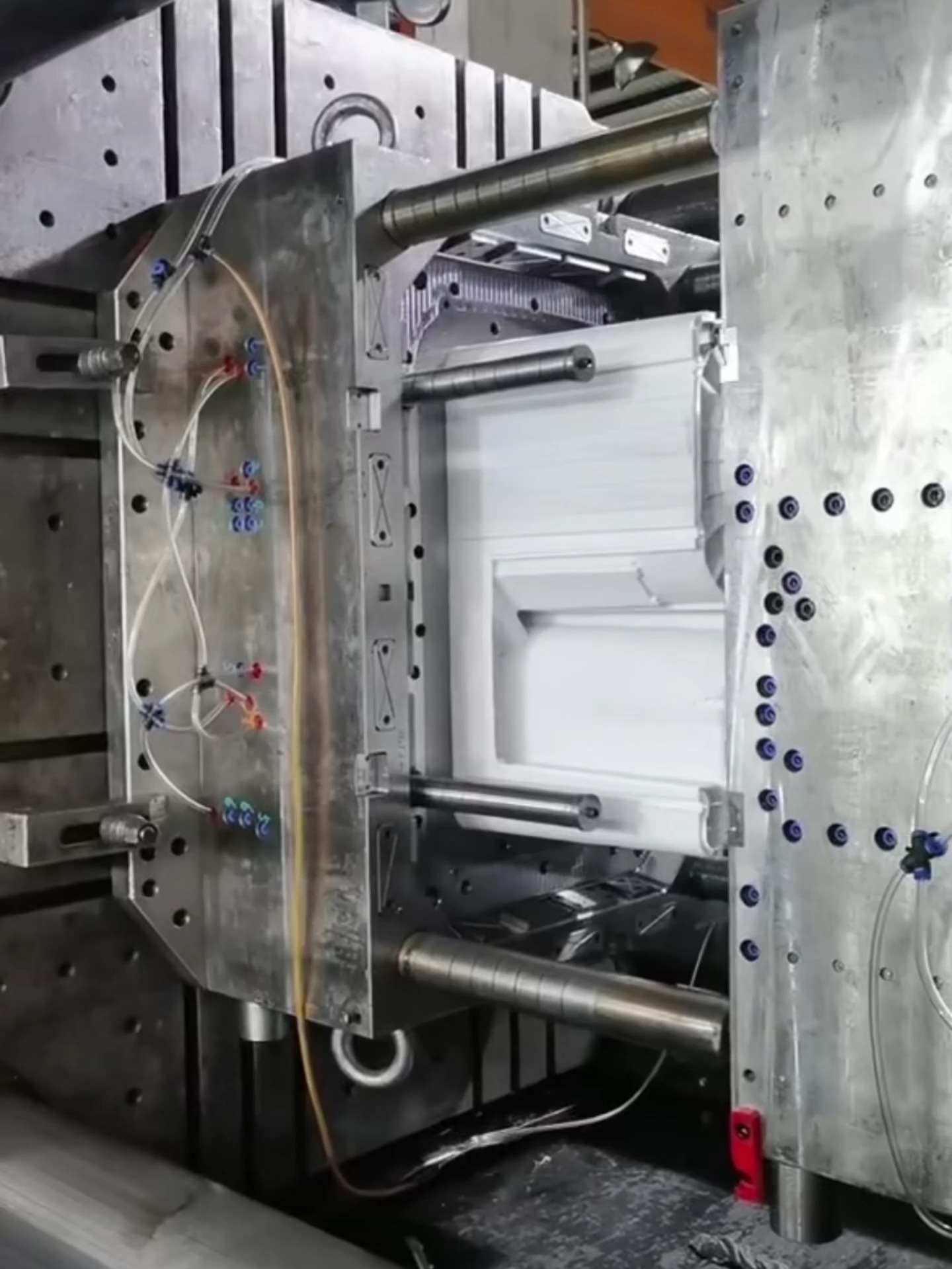 洗衣机外壳塑料模具试模过程与关键技术分析